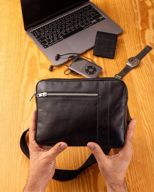 Sling Bag in Black